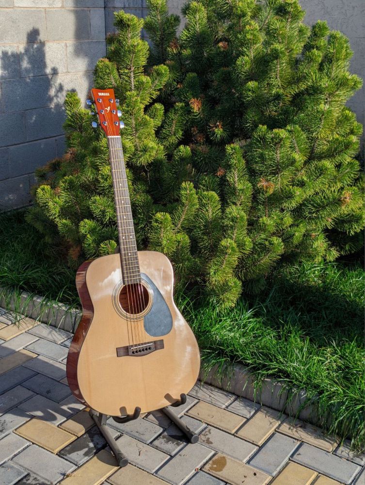 Гитара Yamaha с комплектом
