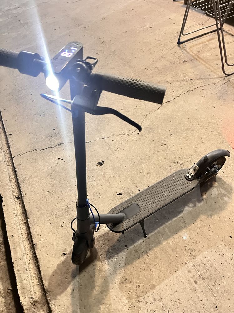 Elektr samokat sotiladi