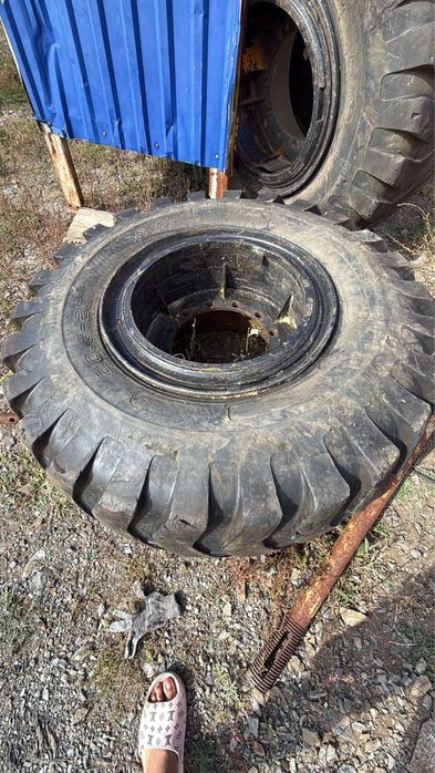 Продам резину 20.5-25