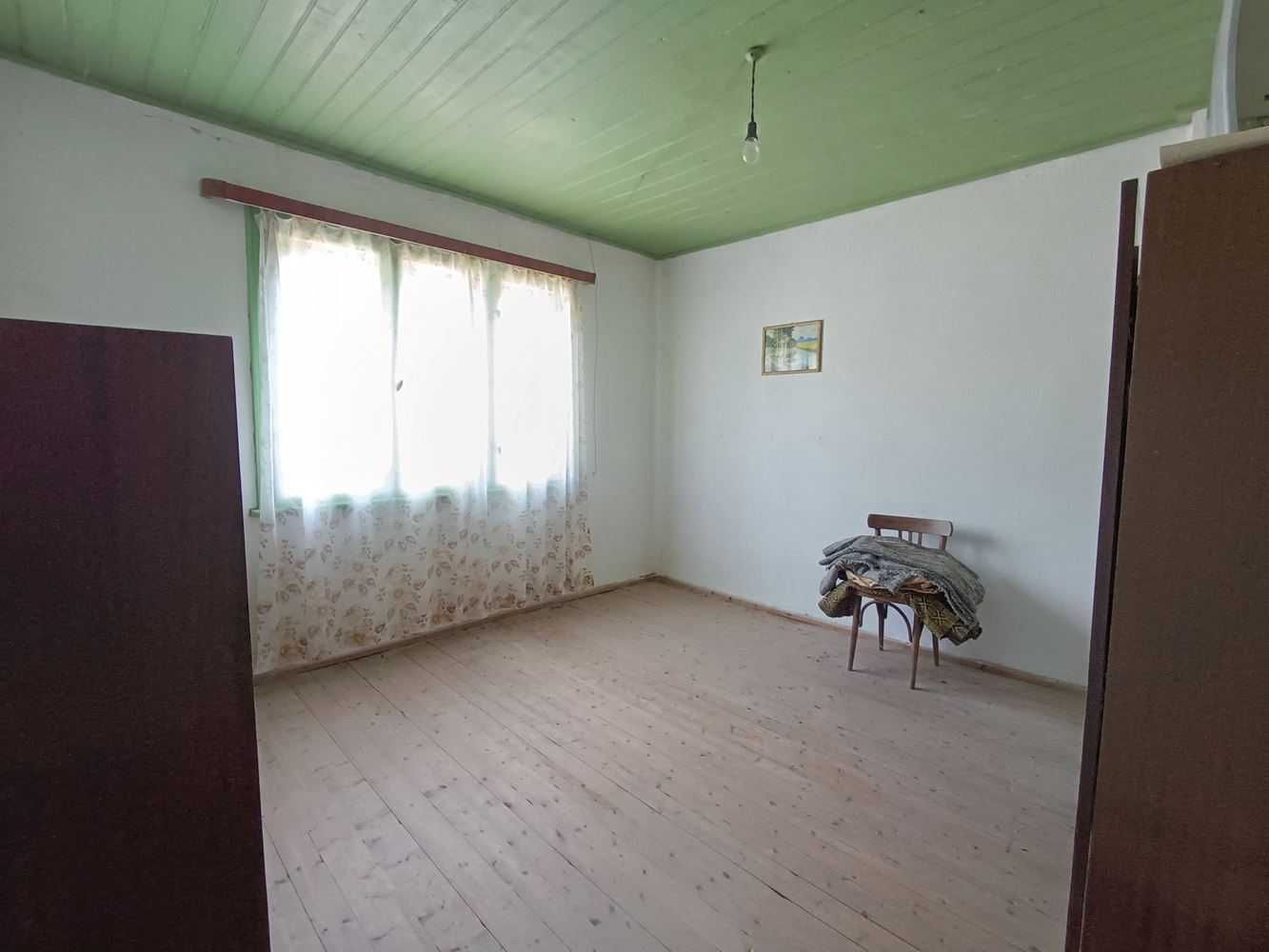 Двуетажна тухлена къща в село Иванча
