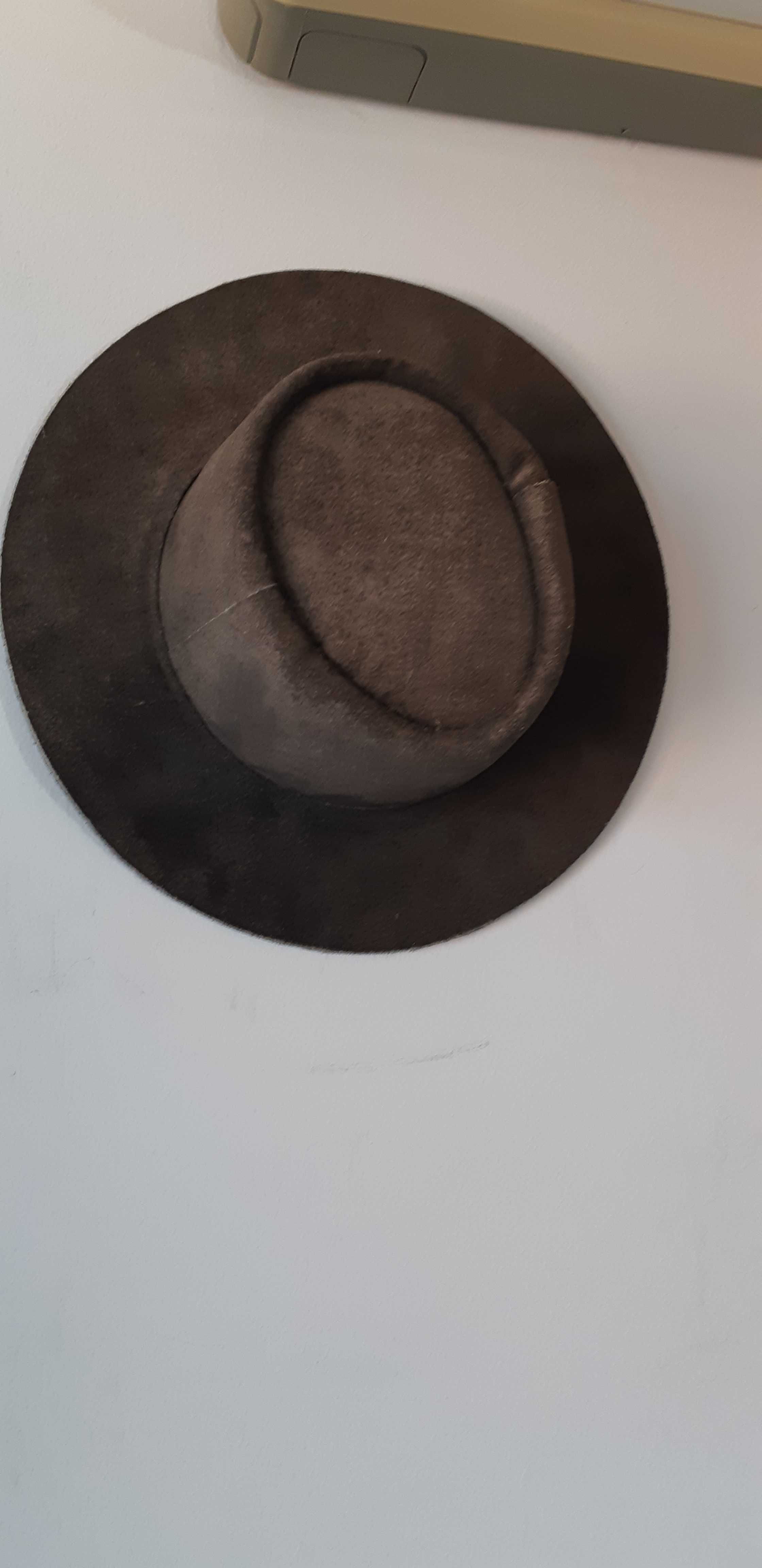 pălărie piele naturală , confecționată manual.