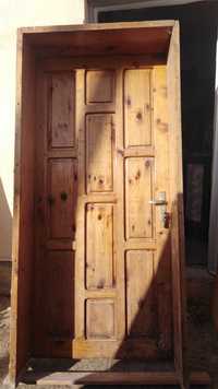 Дървена врата с каса