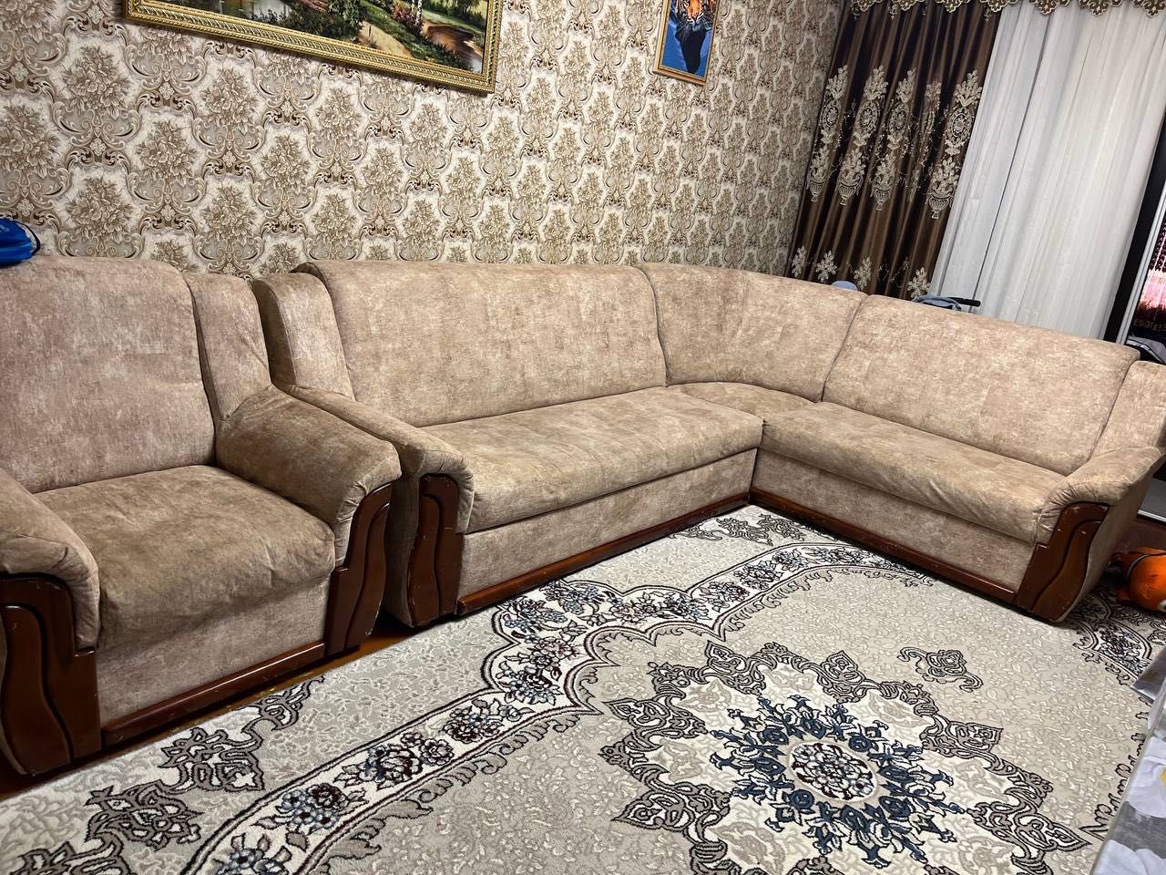 Диван с уголком продается