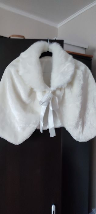 Vând capă/bolero alb