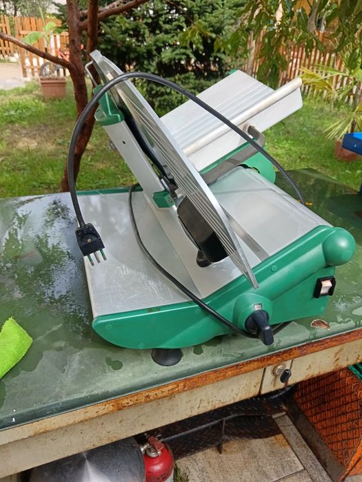 Afeta Salam, șuncă presată sau altele