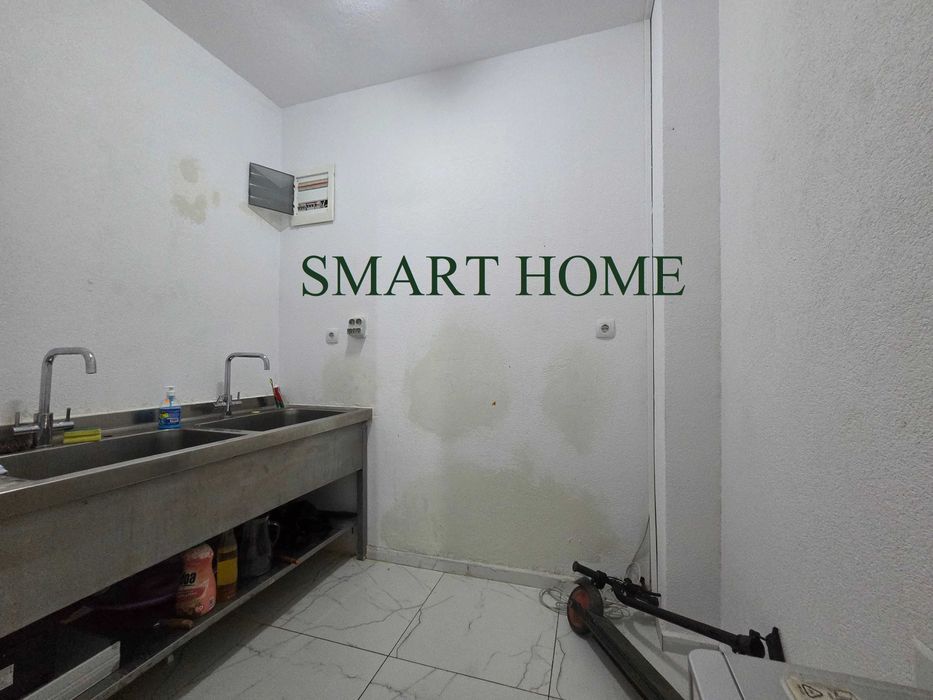 Търговско помещение на главен път!