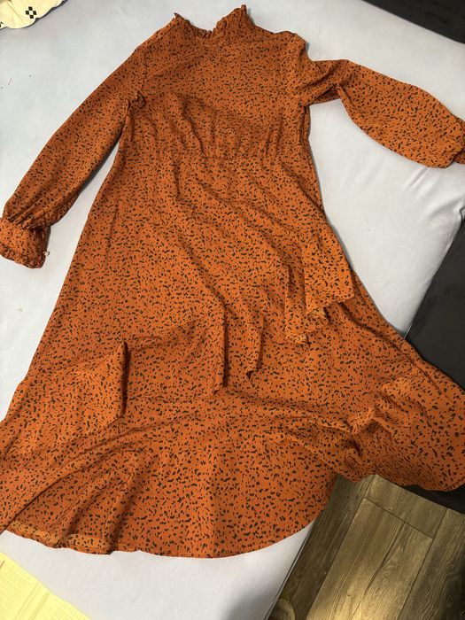 Rochie midi culoarea toamnei -aramiu, marime 38, cu volanase