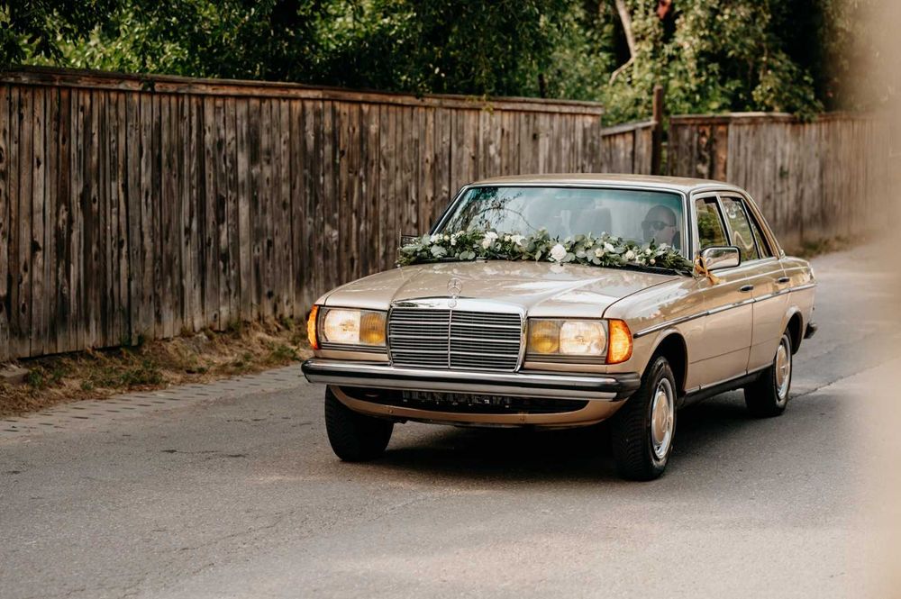 Mercedes - Daimler Benz W123 - 240D