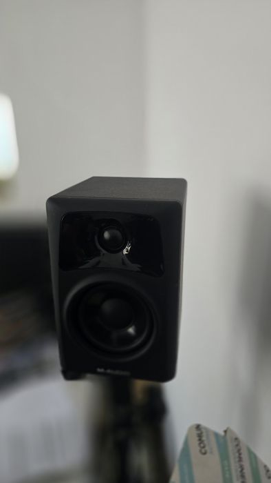 Студийни тонколони със субуфер M-Audio AV32.1