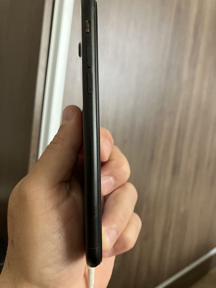 Продавам iPhone 7 32gb