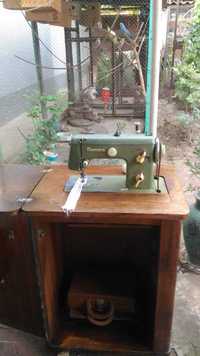 Швейная машинка Nаumann механическая с тумбочкой
