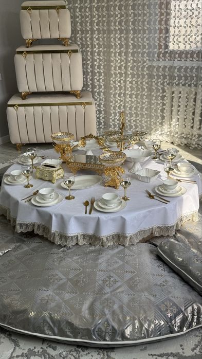 Дөңгелек стол мен көрпелер комплект сатылады