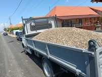 Transport nisip,balast,pietris,sort,mobila,etc  ,remorca de 3 M cubi.