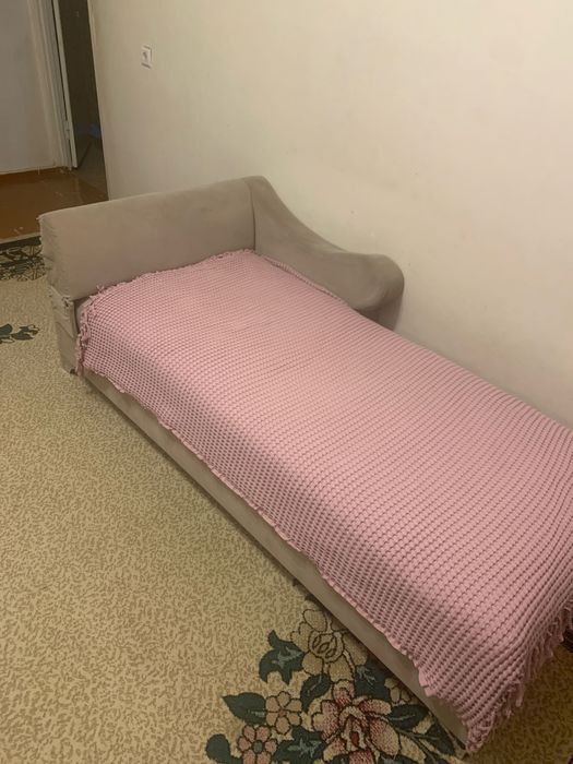 Отдам софу б/у, шкаф кухонный, стол раскладной