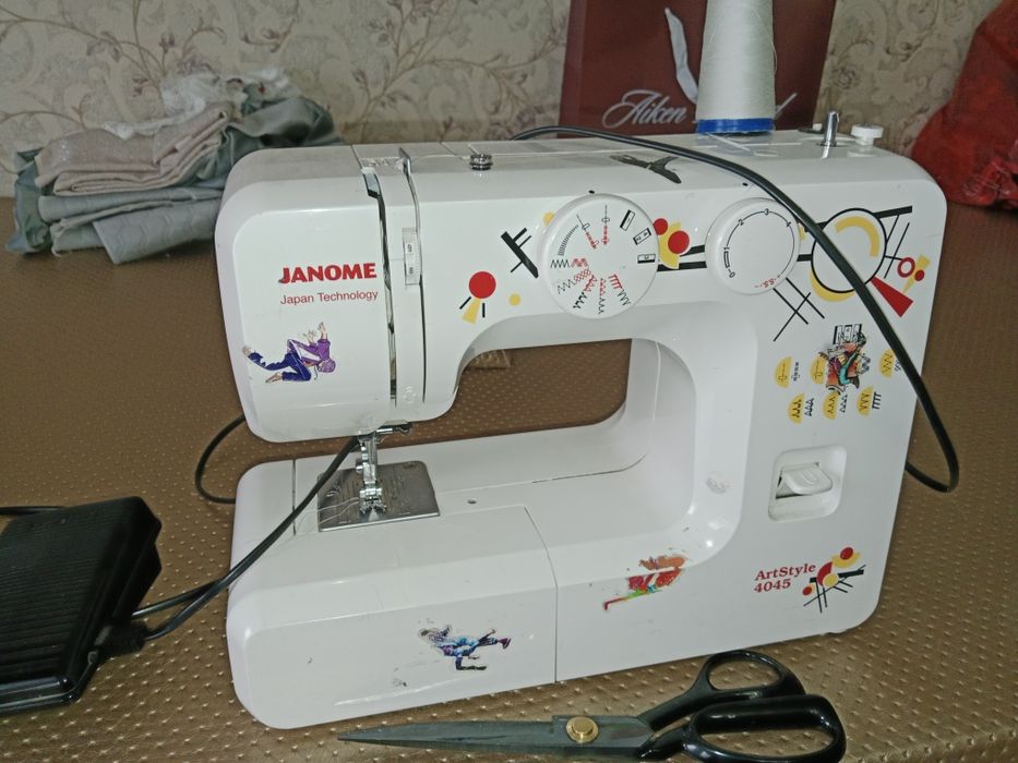 Швейная машина JANOME
