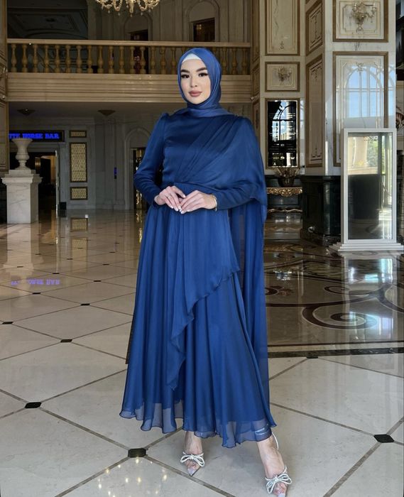 Платье …………………………………..