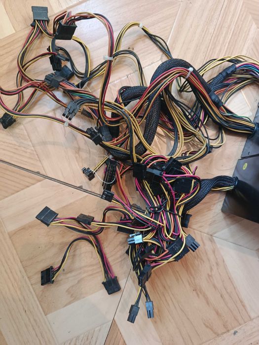 Продам не рабочий 3 штуки блок питания Huntkey