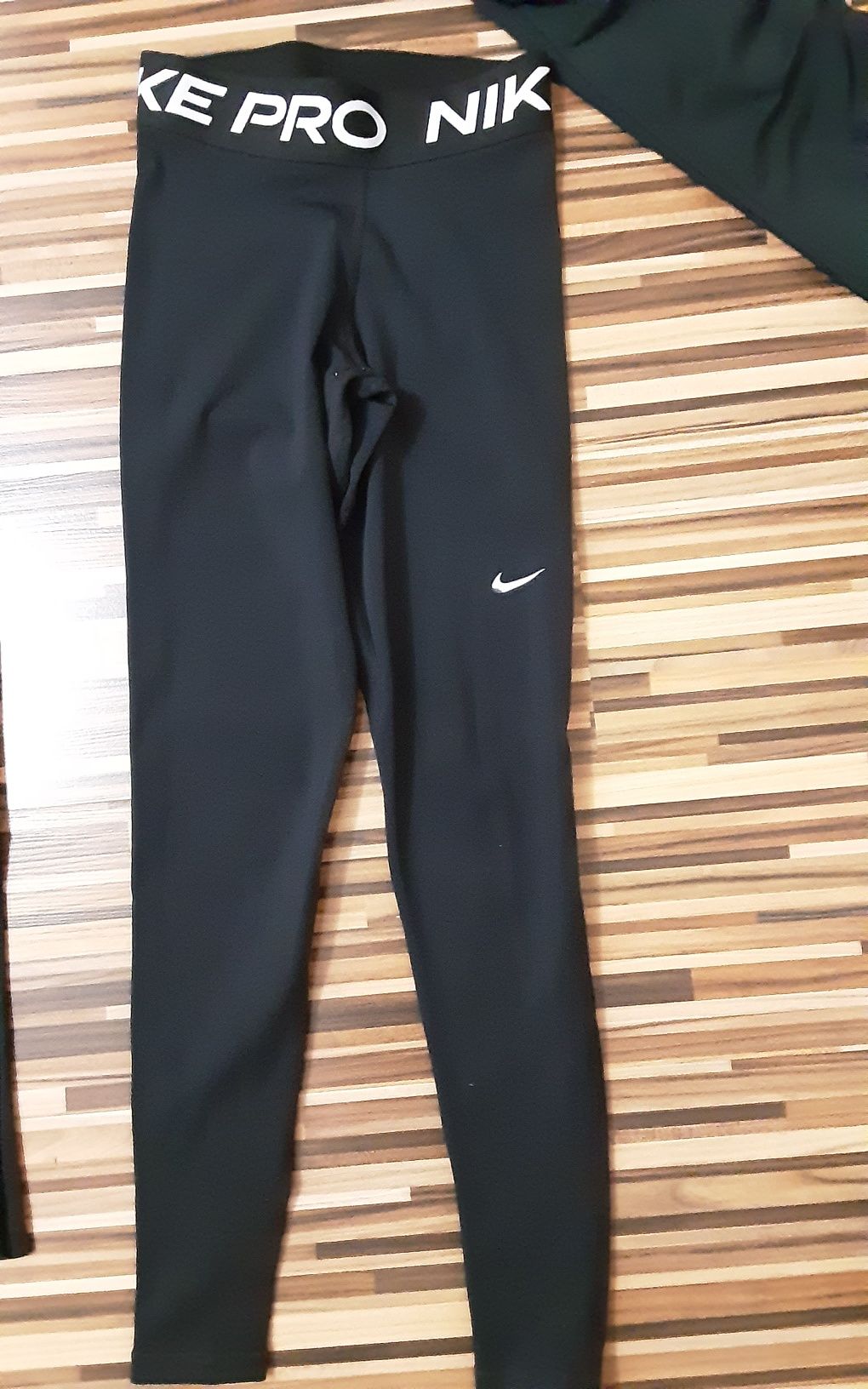 (ХС) NIKE PRO оригинални дълги клинове(35лв) тениска (25лв)