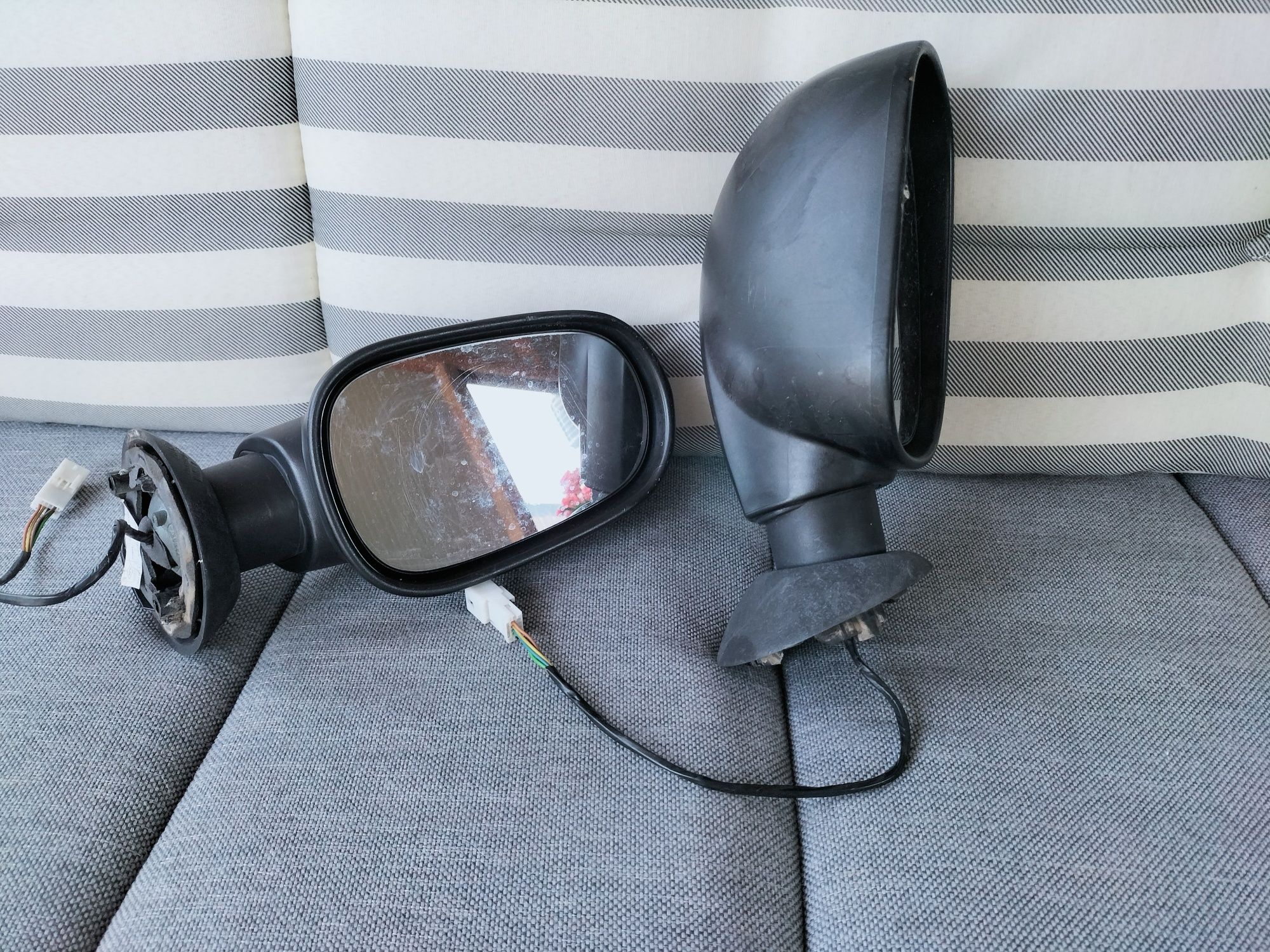 Vând oglinzi electrice Logan