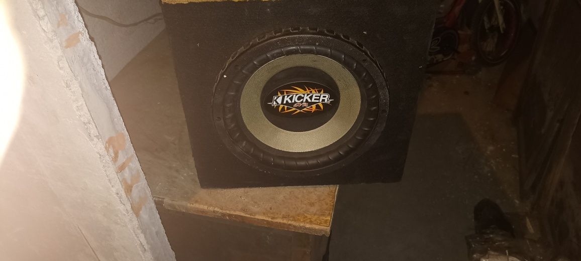 Бас каса kicker.