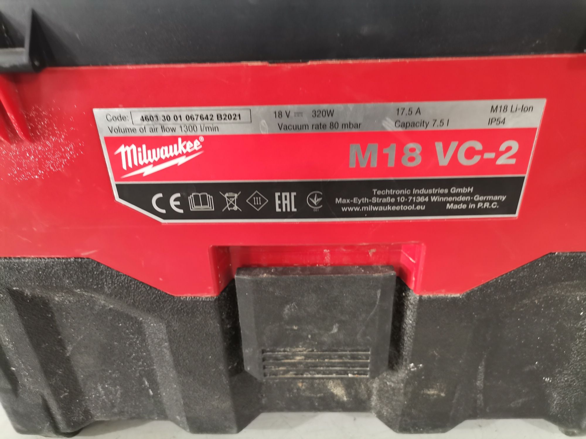 Акумулаторна прахосмукачка - Milwaukee M18 VC2-0