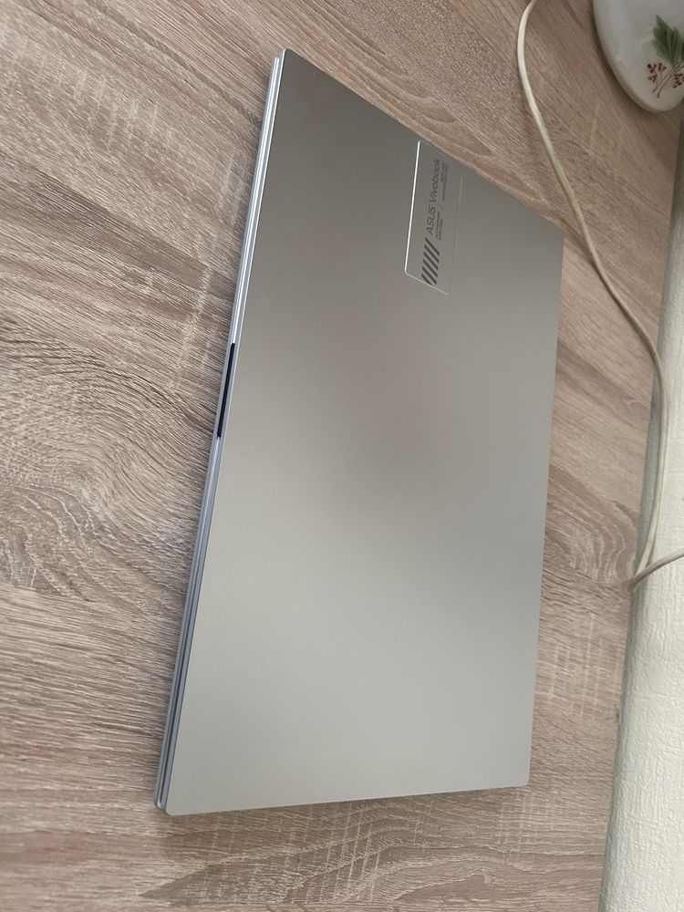 Продам ноутбук Asus vivobook 15 новый