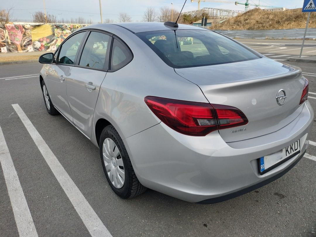 Opel Astra j, 06/2018,Cutie automată,1.6 benzina,Rate fără avans