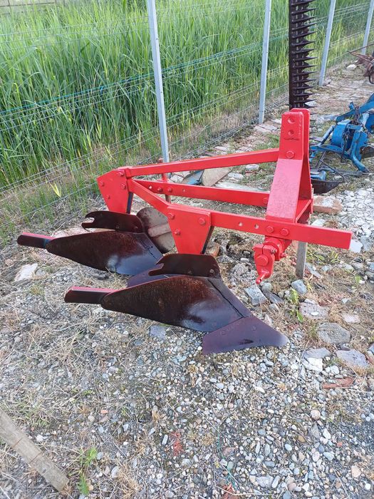 plug cu 2 brezde dupa tractor de la 40 cp pana la 60 cp