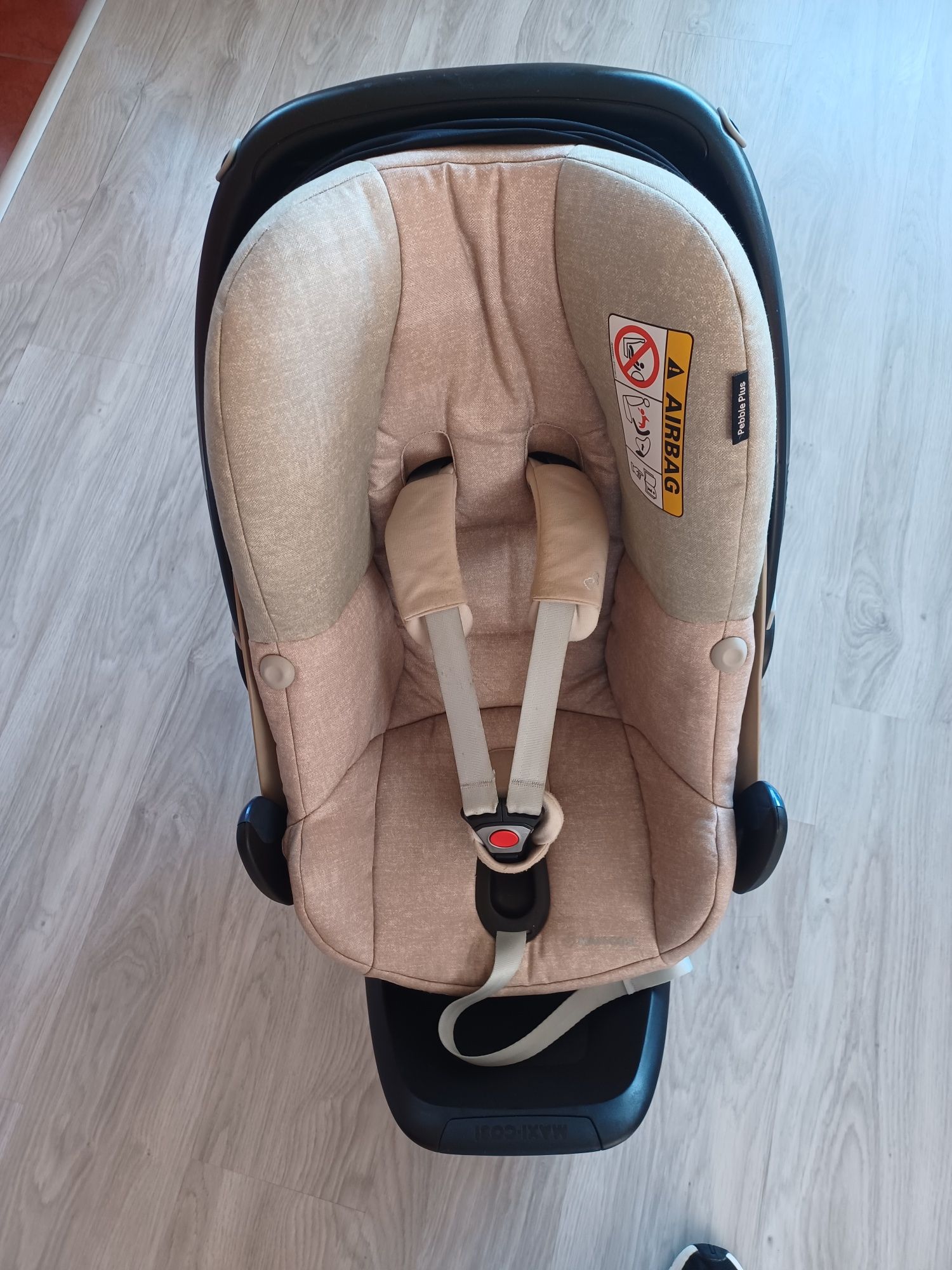 Maxi Cosi Pebble plus 0-12 кг. с Isofix база