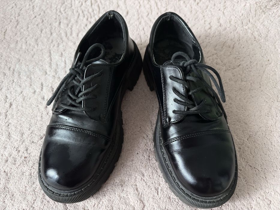 Продам лоферы туфли женские