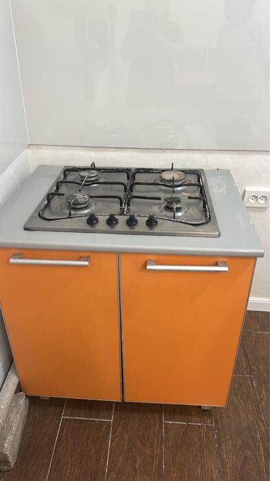 Продам срочно газовую плиту фирмы BOSCH