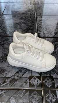 Бели обувки детски 31 размер