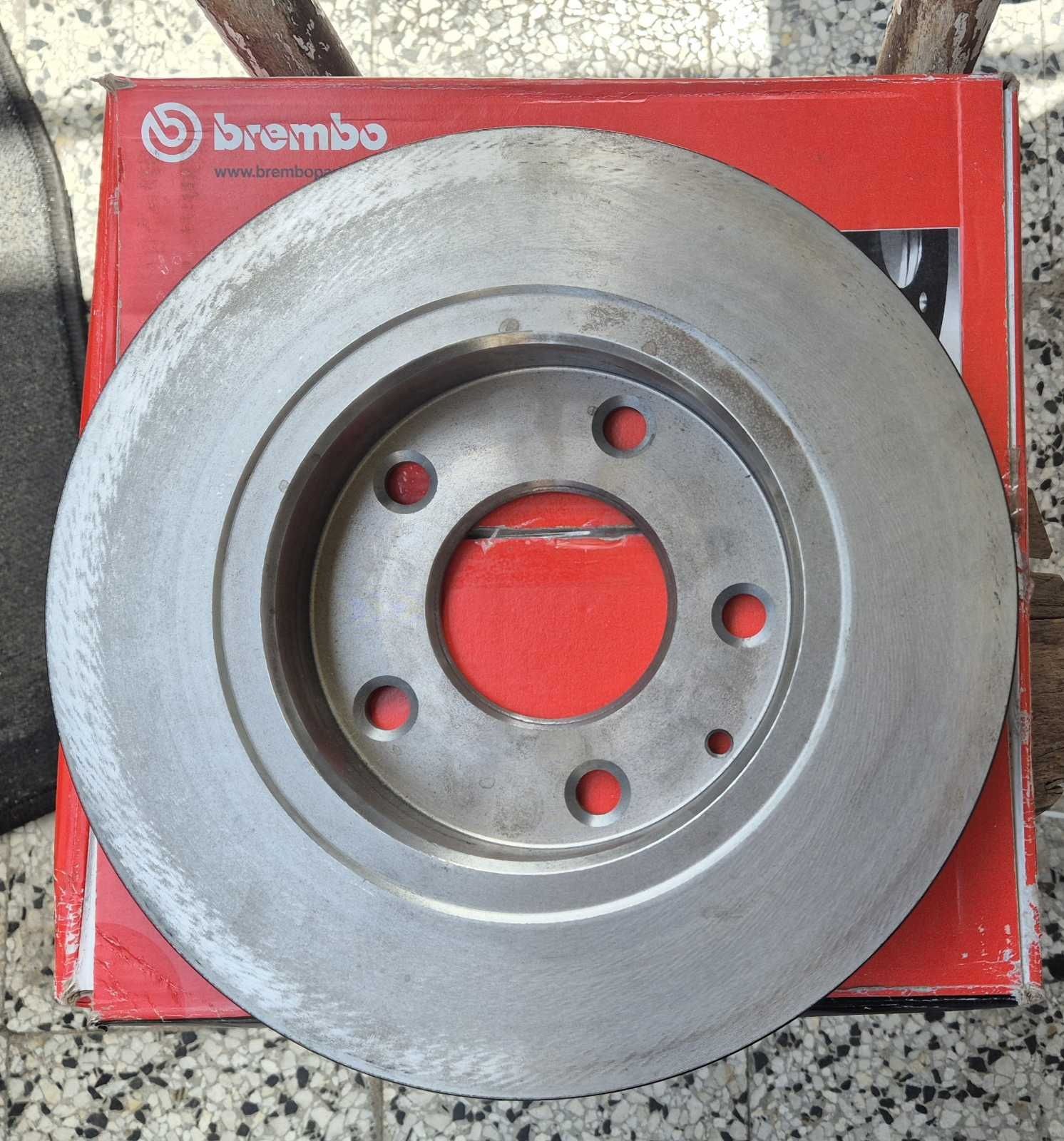 Спортни задни спирачни дискове brembo