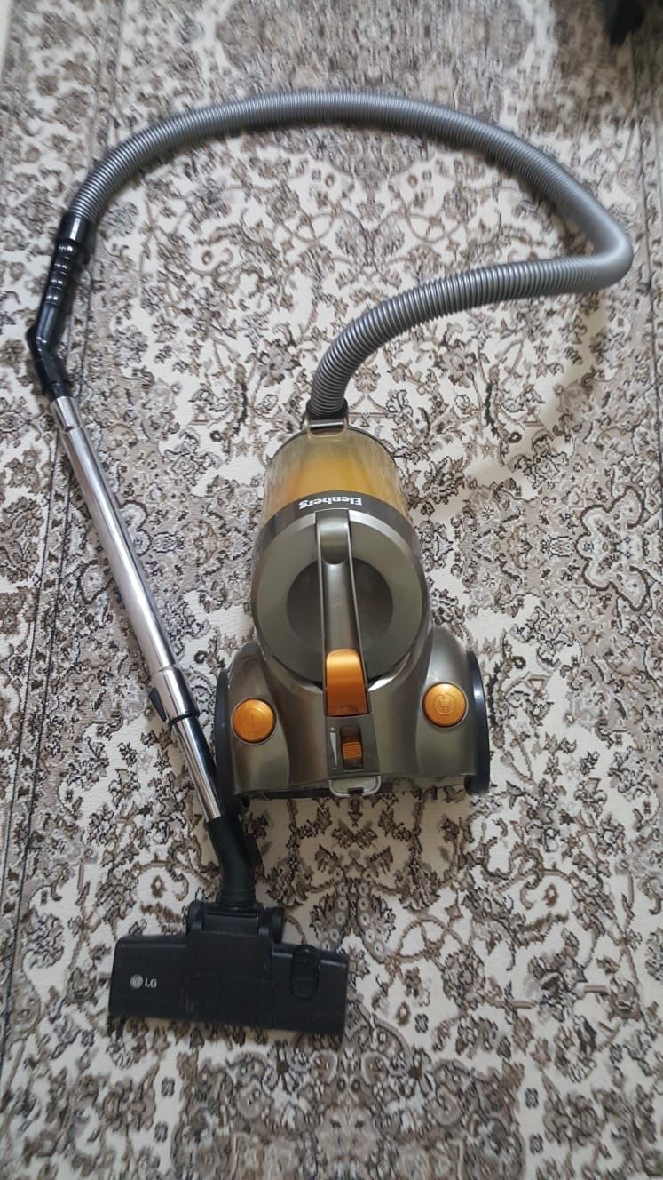 Продам пылесос Elenberg