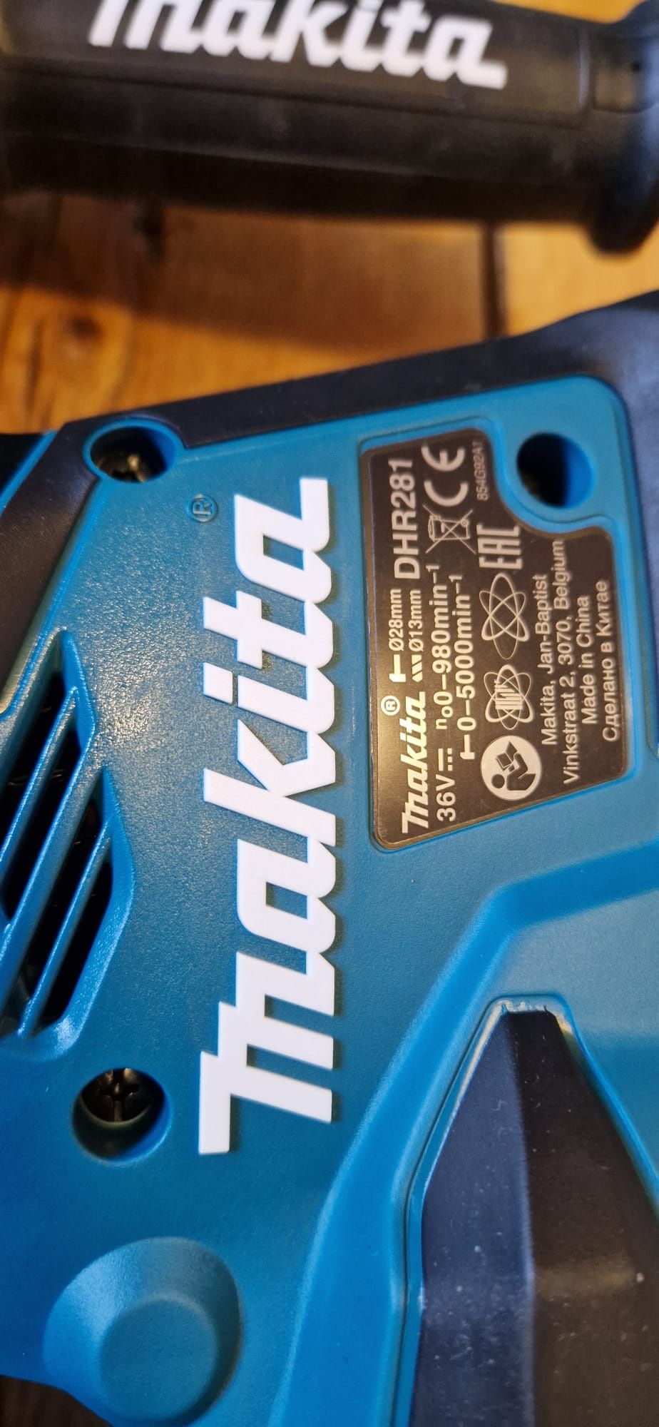 Makita rotopercutor pe acumulator nou