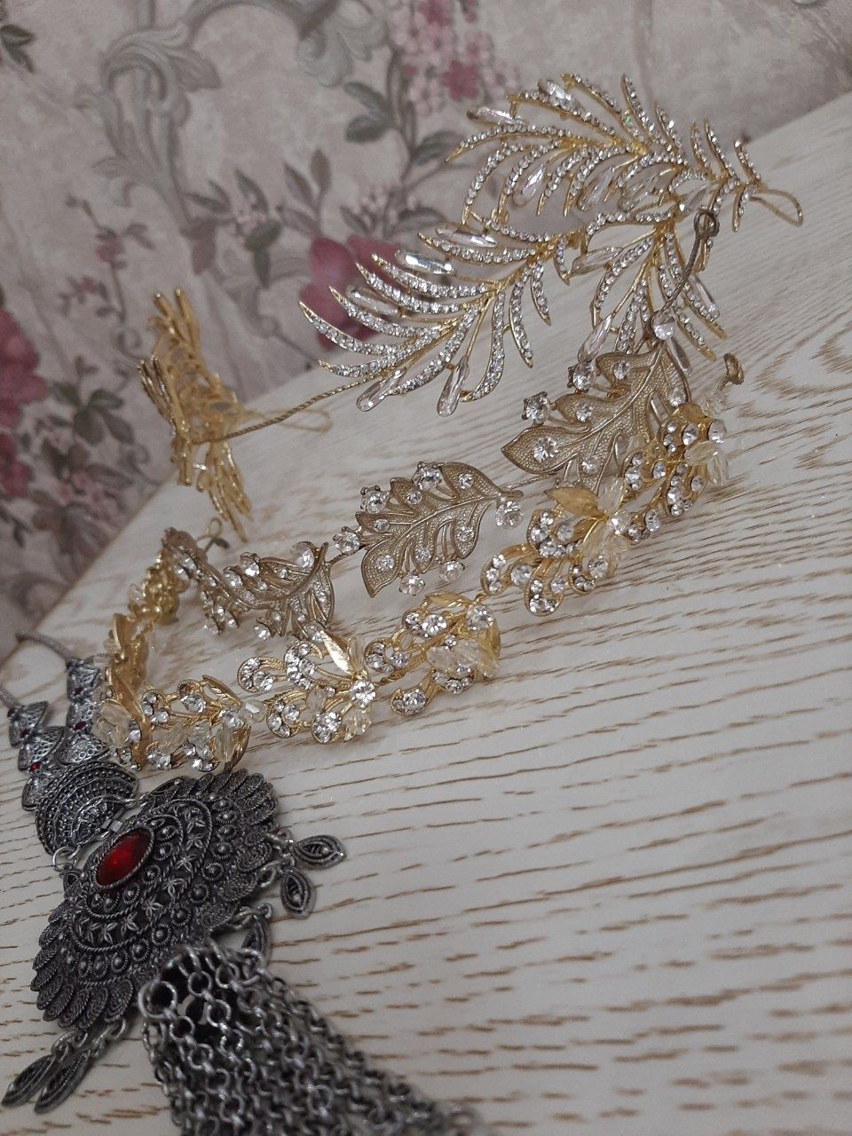 Diadema ayollar uchun