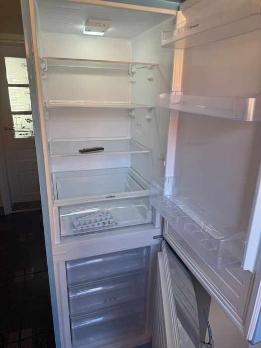 Vand Combina Frigorifica FRAM ,340 L, culoare albastra