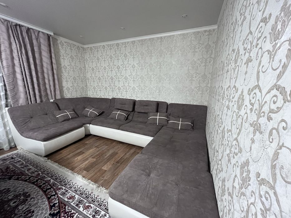 Продам срочно Диван в хорошем состояние угловой