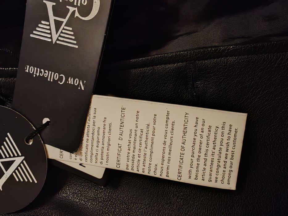 Haină de damă din piele.