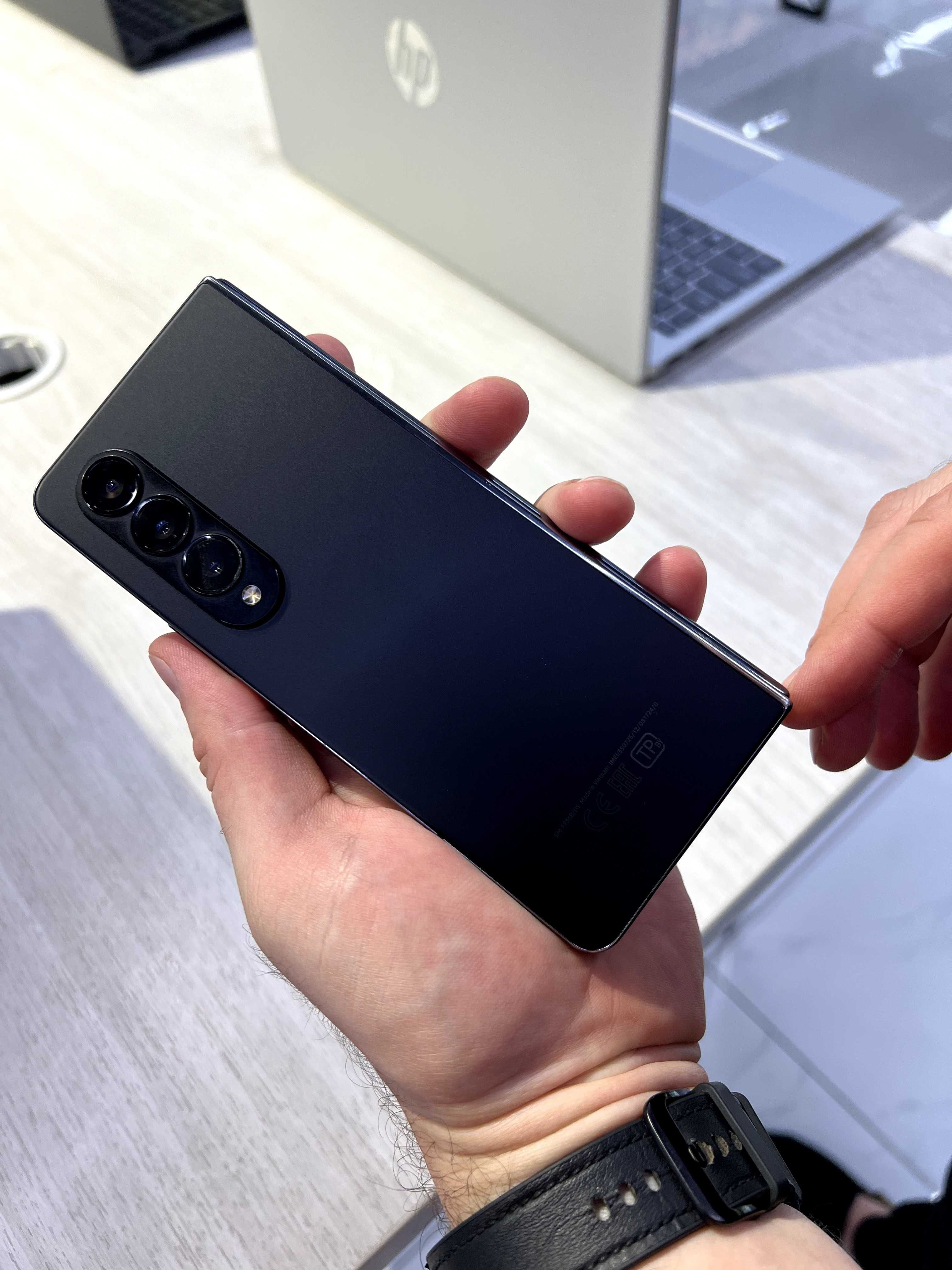 Samsung z fold 4