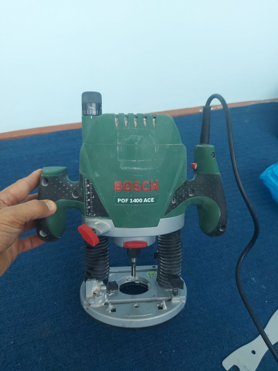 BOSCH freza sotiladi