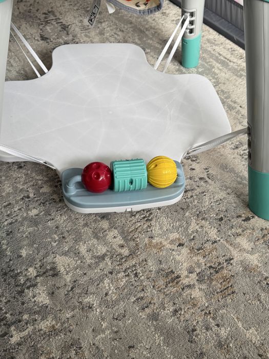 Masuta/ centru de activitati bebelusi + CADOU Salteluta de joaca bebe