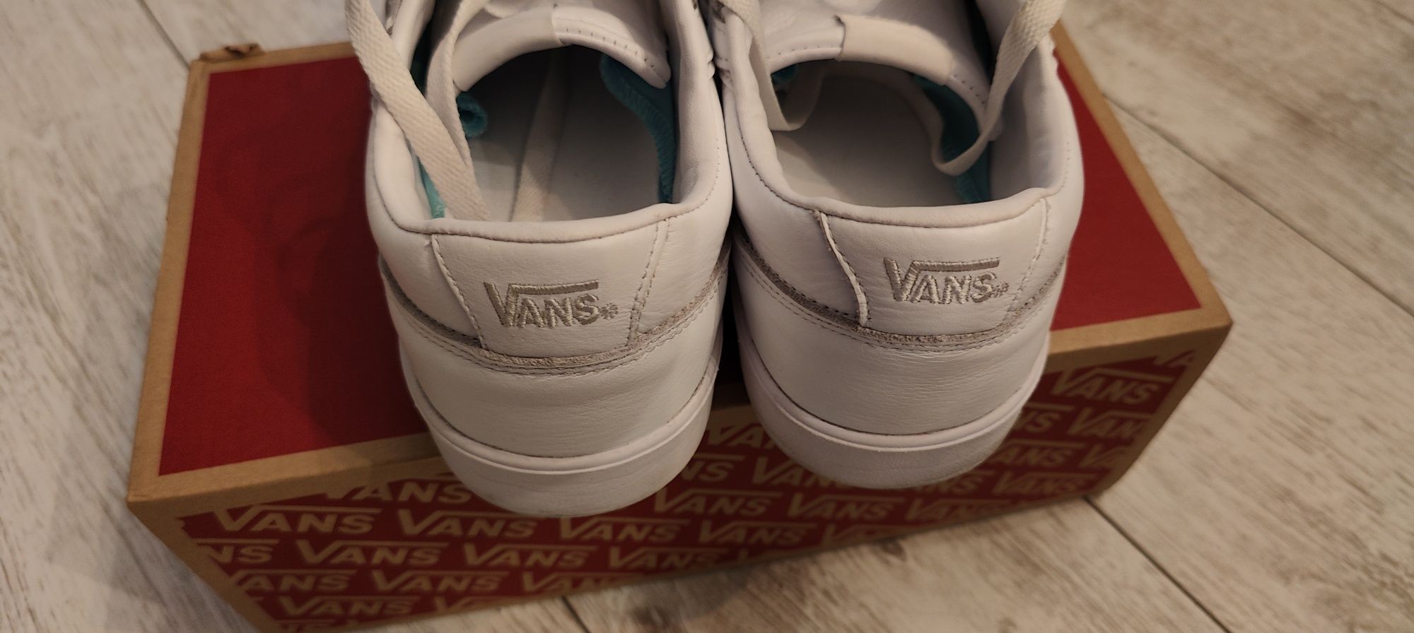 Продам мужские белые кроссовки Vans