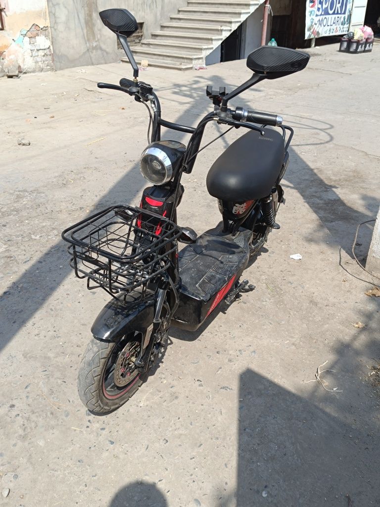 Skuter 133 plus 2023 yili 3 oy minilgan,5 yangi akumlator qoyib qoydi
