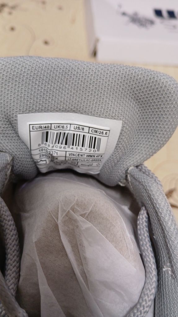 Adidași uspa  sport ..eur 40... 26.6 cm