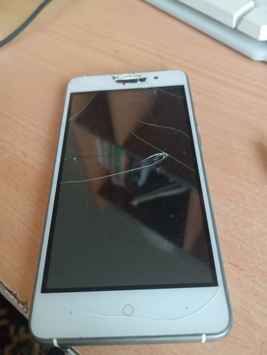 Продам телефон  модель на фото