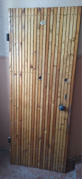 Temir eshik jaroqli holatda. Holati yahshi. Ishlatilgan