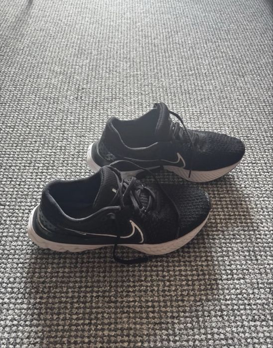 Adidasi nike alb/negru