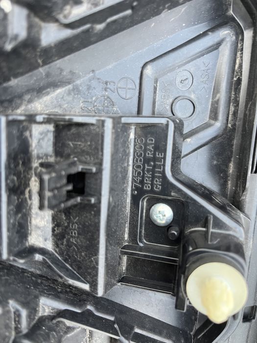 Решетка Mitsubishi Outlander 18-