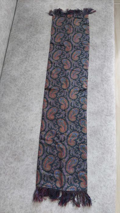 Продавам есенен дамски кашмирен шал